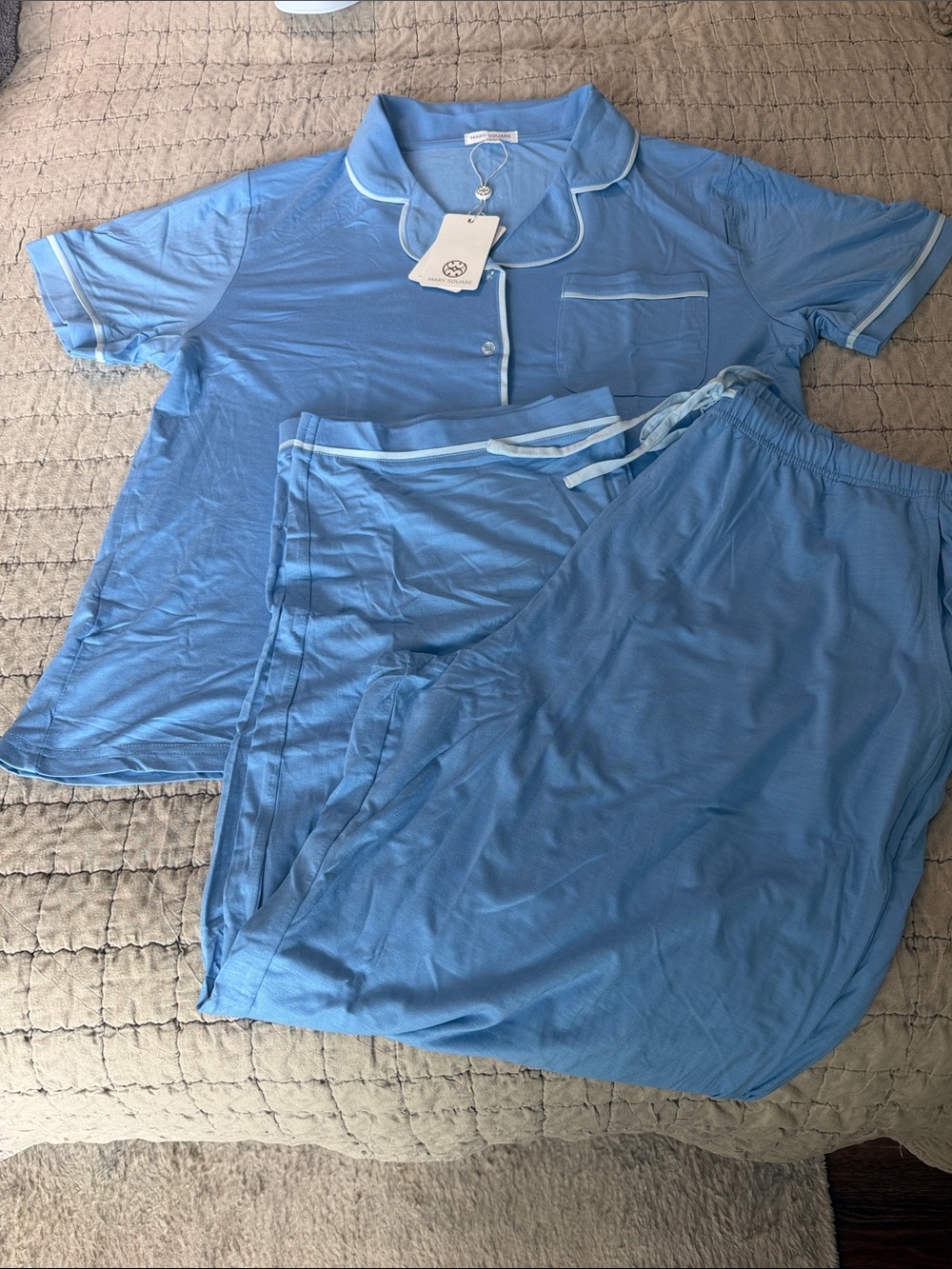 Light Blue Short Sleeve Women's Pajama Set with Contrast Trim by